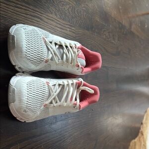 On Cloud size 8 great condition